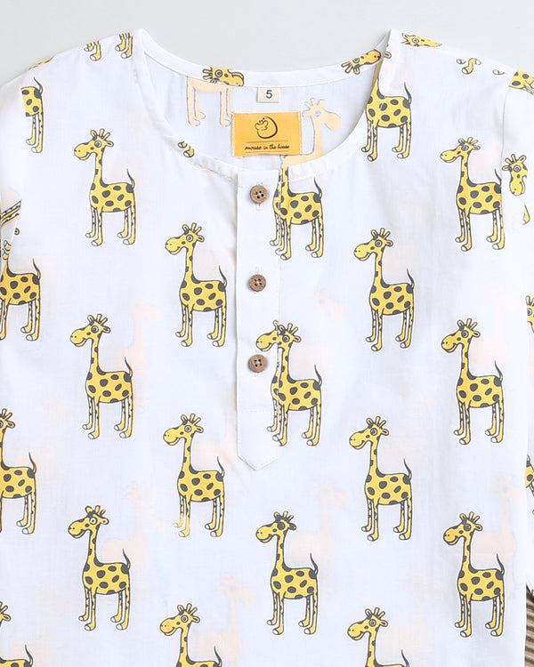 The Curious Giraffe - Unisex Nightdress